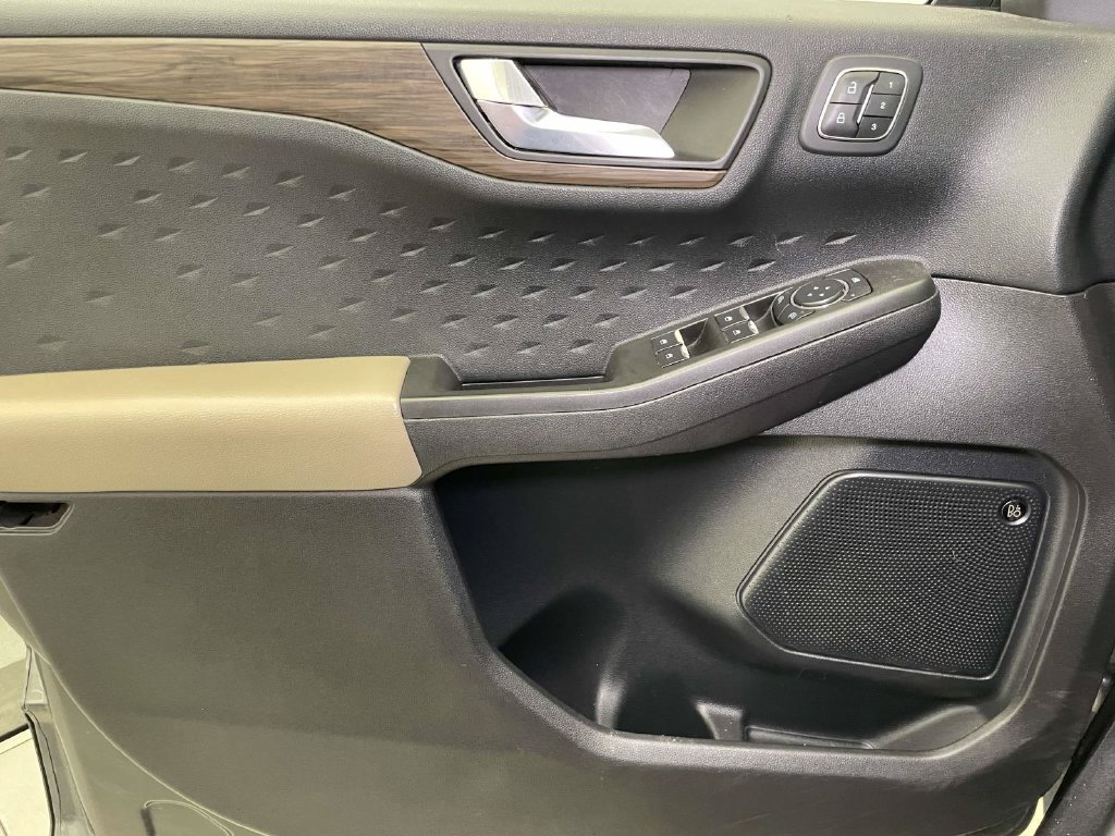 Used 2020 Ford Escape Titanium AWD/4WD image 29