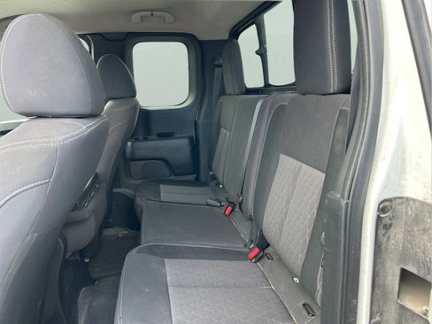 Used 2022 Nissan Titan S image 11