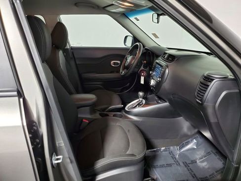 Used 2019 Kia Soul + image 9