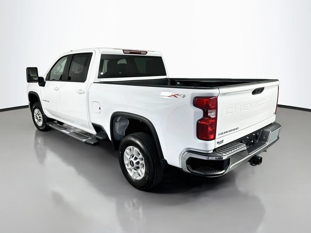 Used 2025 Chevrolet Silverado 2500 LT w/ Convenience Package AWD/4WD image 5