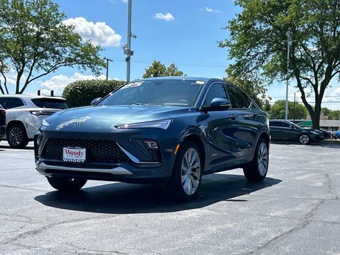 Certified 2025 Buick Envista Avenir FWD image 2