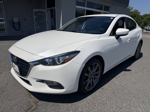 Used 2018 MAZDA MAZDA3 Touring FWD image 3