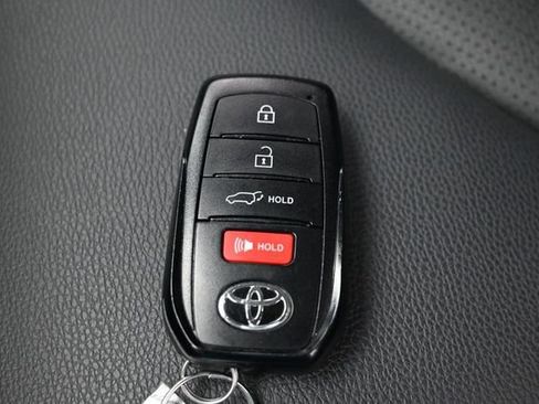 Used 2025 Toyota Grand Highlander AWD image 27