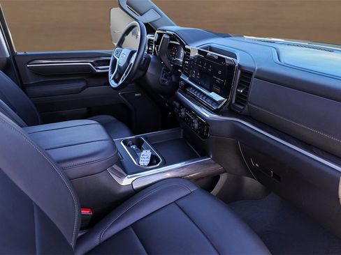 Used 2025 Chevrolet Silverado 2500 LTZ w/ LTZ Convenience Package image 28