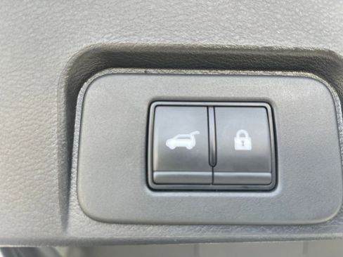 Used 2025 Nissan Rogue SV image 20