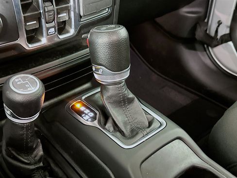 Used 2022 Jeep Wrangler Unlimited Sport AWD/4WD image 23