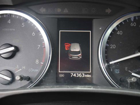 Certified 2017 Toyota Highlander Limited Platinum image 11