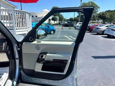 Used 2016 Land Rover Range Rover HSE image 24