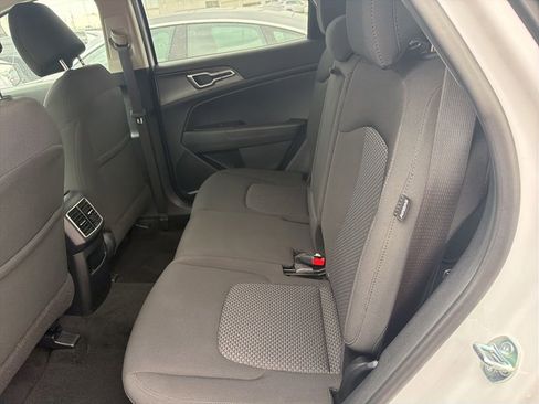 Used 2025 Kia Sportage LX FWD image 3