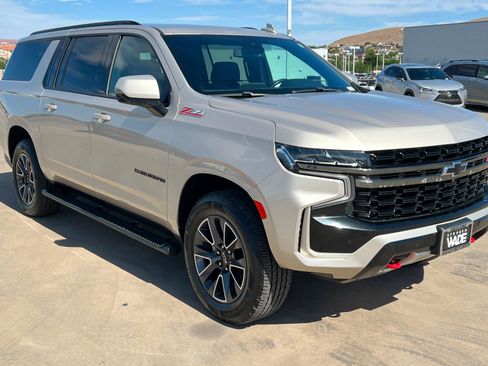 Used 2021 Chevrolet Suburban Z71 w/ Luxury Package AWD/4WD image 7