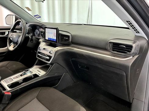 Used 2022 Ford Explorer XLT image 28