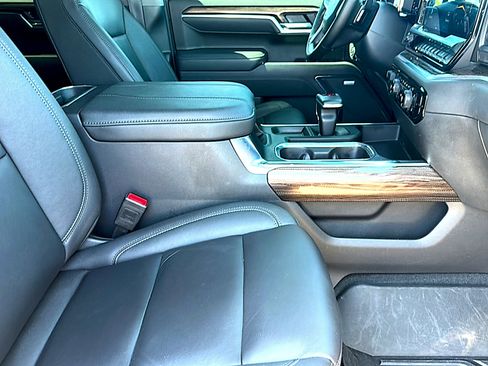 Used 2025 Chevrolet Silverado 1500 LT Trail Boss w/ Convenience Package II AWD/4WD image 25