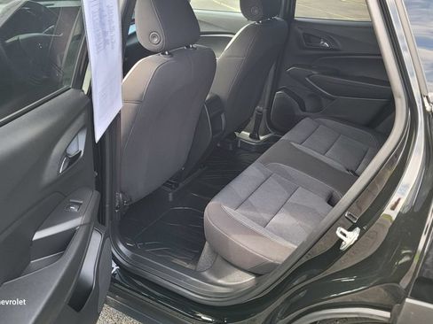 Used 2024 Chevrolet Trax RS FWD image 25