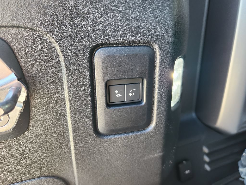 New 2026 Land Rover Defender 110 X-Dynamic SE AWD/4WD image 16