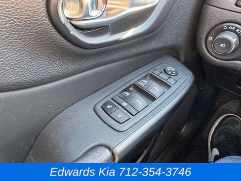 Used 2022 Jeep Cherokee Trailhawk w/ Technology Group B image 27