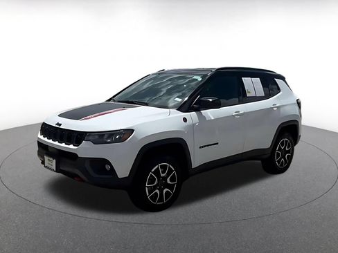 Used 2025 Jeep Compass Trailhawk AWD/4WD image 8