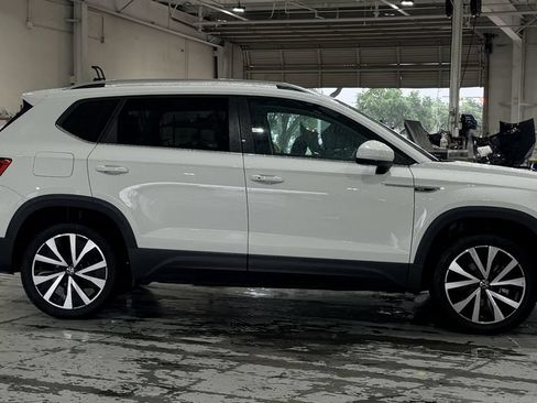 Used 2024 Volkswagen Taos SE FWD image 6