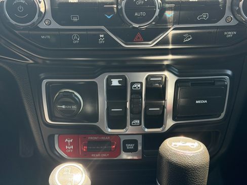 Used 2019 Jeep Wrangler Unlimited Rubicon AWD/4WD image 23