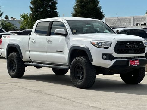 Used 2019 Toyota Tacoma TRD Off-Road w/ Exterior Package AWD/4WD image 10