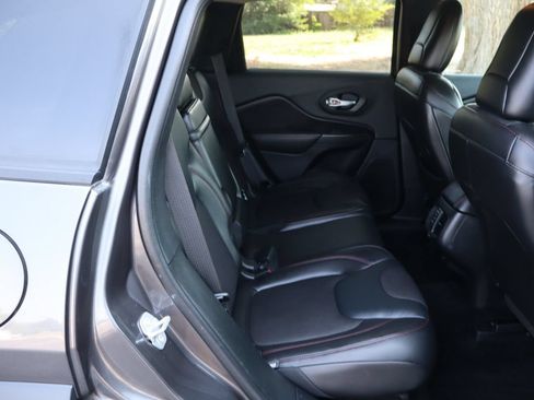 Used 2016 Jeep Cherokee Trailhawk w/ Cold Weather Group AWD/4WD image 21