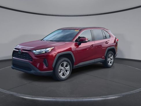 Used 2022 Toyota RAV4 XLE w/ Convenience Package AWD/4WD image 4