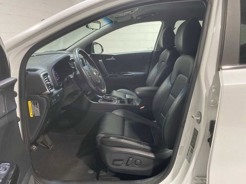Used 2019 Kia Sportage EX image 2
