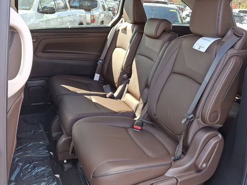 New 2026 Honda Odyssey Touring image 6