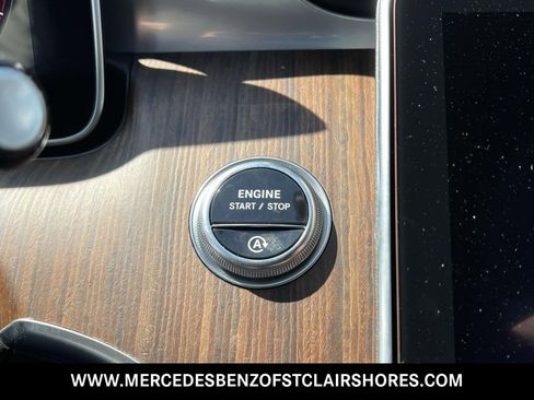 Used 2025 Mercedes-Benz C 300 4MATIC Sedan image 28