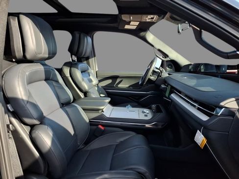 New 2025 Lincoln Navigator Reserve w/ Jet Appearance Package AWD/4WD image 13