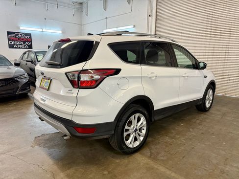 Used 2017 Ford Escape SE image 5