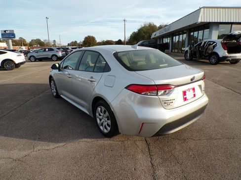Used 2024 Toyota Corolla LE image 5