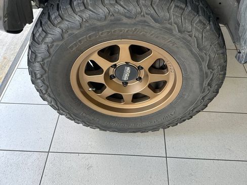 Used 2019 Toyota 4Runner TRD Off-Road AWD/4WD image 2