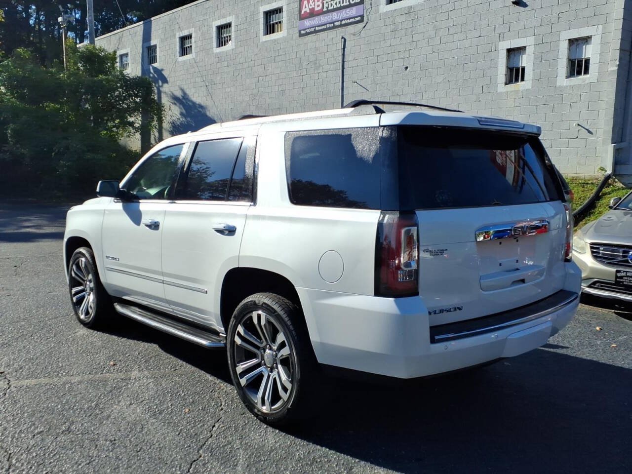 Used 2017 GMC Yukon Denali w/ Open Road Package AWD/4WD image 5
