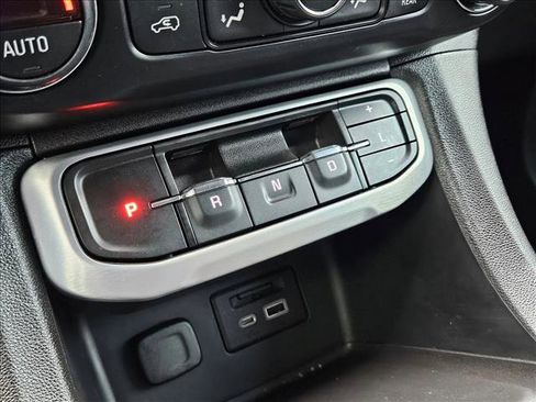 Used 2021 GMC Acadia SLT w/ Elevation Edition image 12