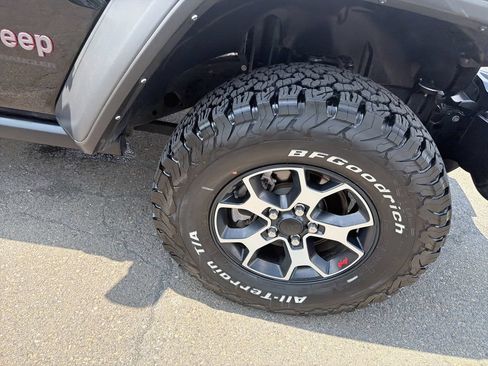 Used 2022 Jeep Wrangler Rubicon w/ Cold Weather Group AWD/4WD image 30