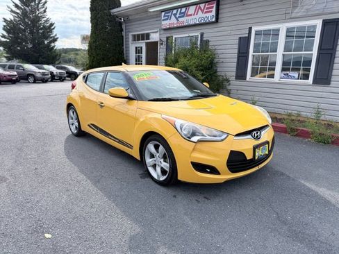 Used 2015 Hyundai Veloster FWD image 2
