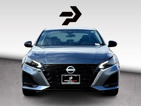 Used 2024 Nissan Altima 2.5 SV image 3