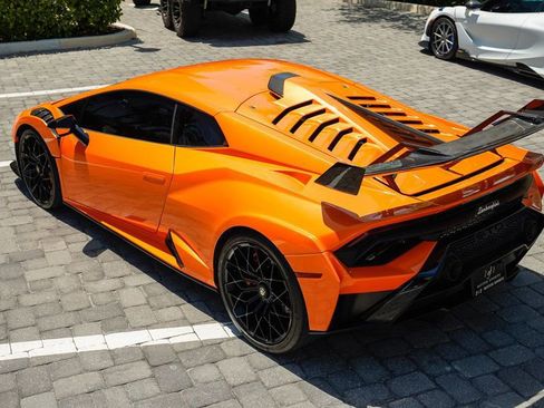 Used 2022 Lamborghini Huracan STO image 17