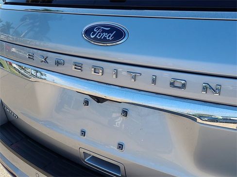 Used 2023 Ford Expedition Limited image 10