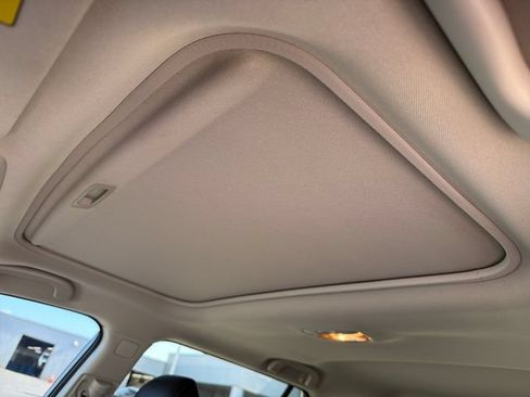 Used 2019 Subaru Outback 2.5i Limited AWD/4WD image 16