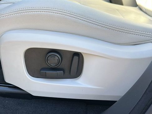 Certified 2025 Jaguar F-PACE R-Dynamic S image 10