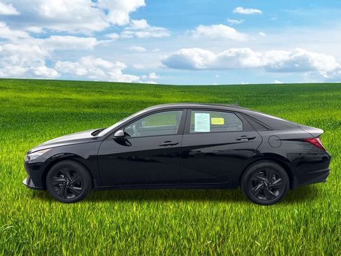 Used 2023 Hyundai Elantra SEL image 9