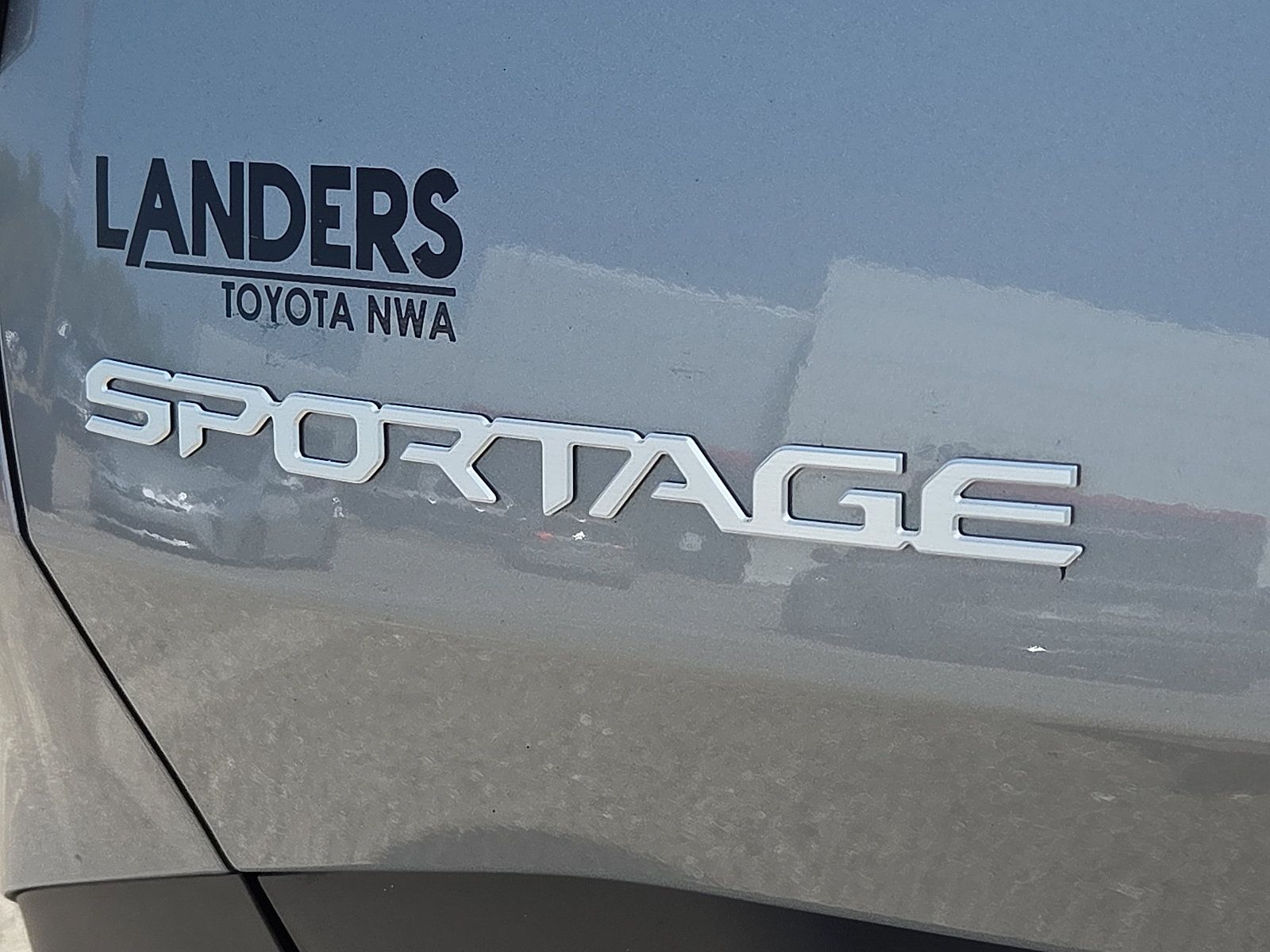 Used 2024 Kia Sportage EX FWD image 8