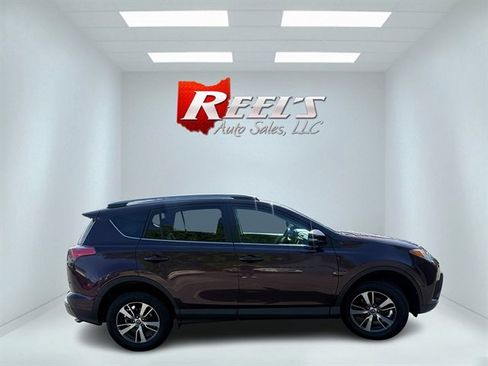 Used 2018 Toyota RAV4 XLE AWD/4WD image 25