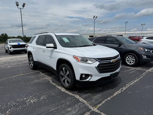 Used 2020 Chevrolet Traverse LT w/ LT Premium Package image 3