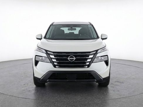 Used 2025 Nissan Rogue SV image 2