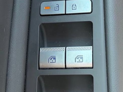 Certified 2025 Genesis GV80 3.5T Prestige AWD/4WD image 17