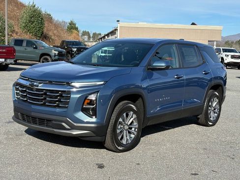 New 2026 Chevrolet Equinox LT image 2