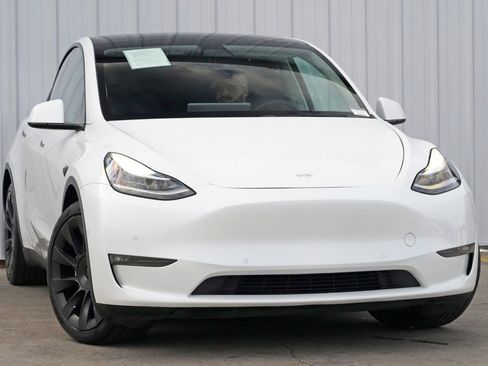 Used 2021 Tesla Model Y Long Range image 4