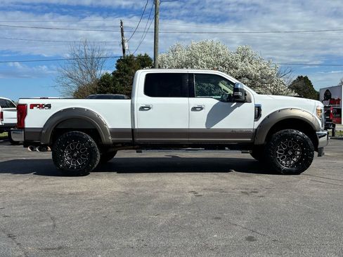 Used 2019 Ford F250 Lariat w/ Chrome Package image 3